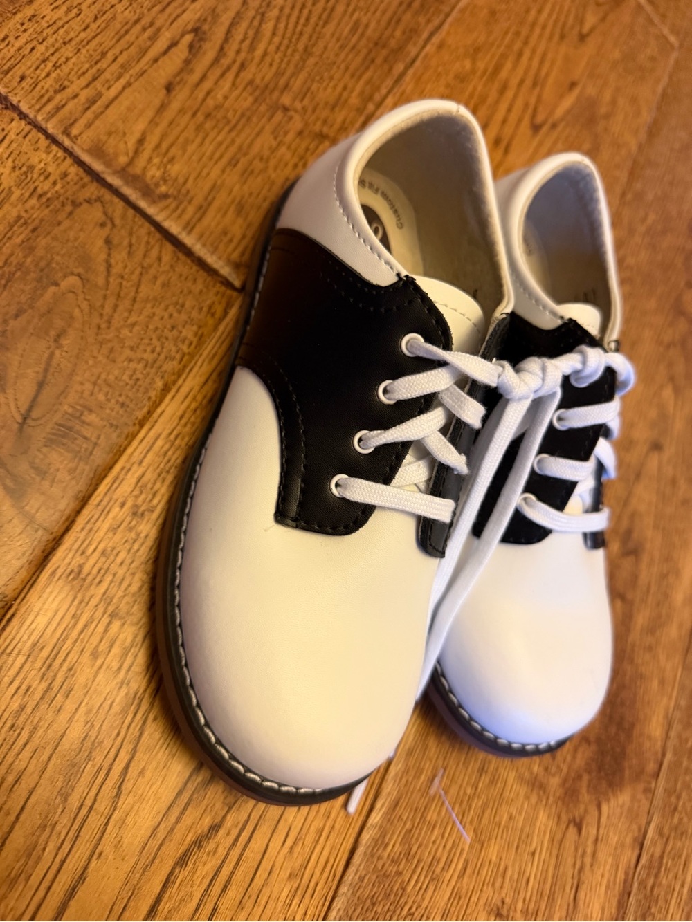 Footmates Saddle Shoes new without tags size 12 smoke pet free home navy white